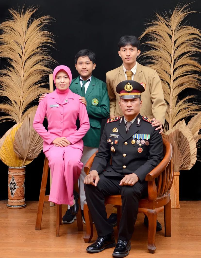 Sesi foto grup keluarga profesional di Madiun